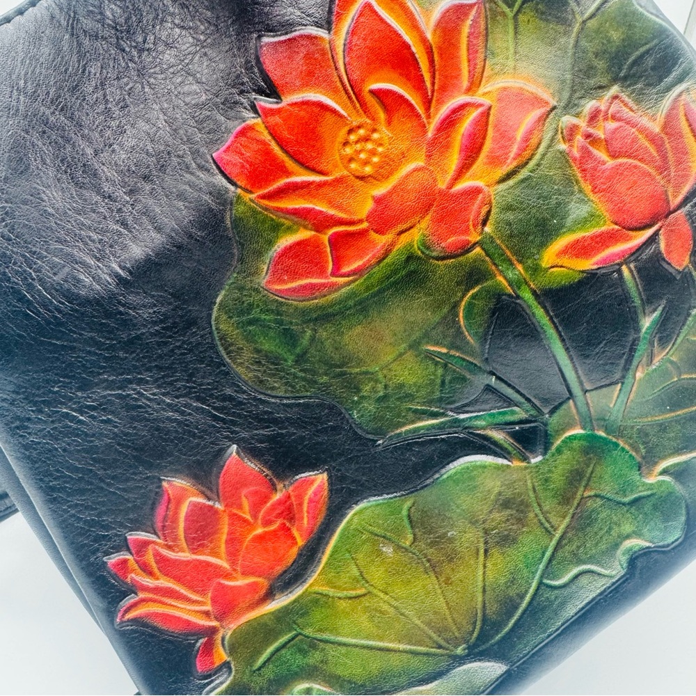 L'ARTISTE Spring Step Eclectic Crossbody Top Handle Red Tooled Roses - Picture 8 of 12